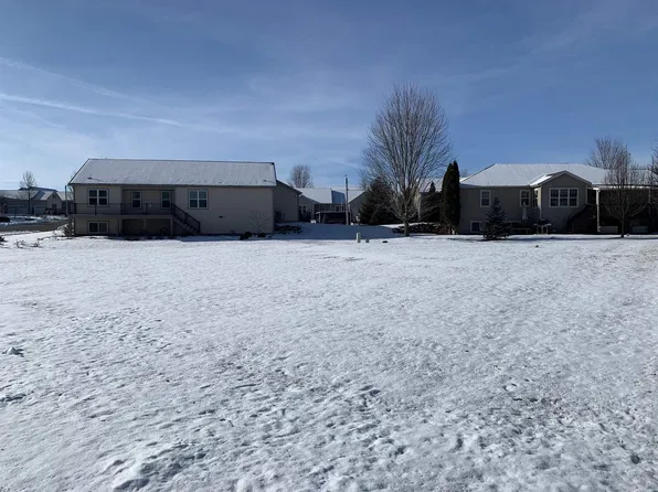 363 Vista Cir, Columbus, WI 53925