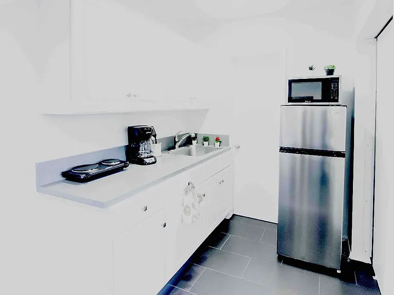 240 3rd Ave #8 — Photo 3