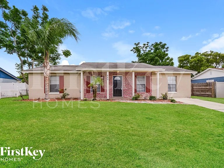660 Flagler Dr — Photo 1