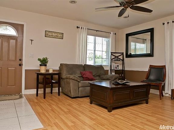4th image of 272 Bromley Cross Dr