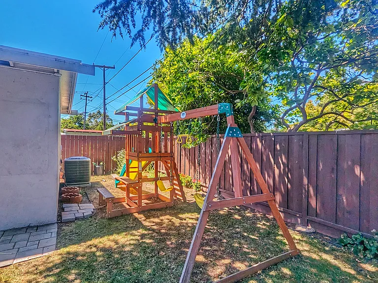 735 Lakewood Dr — Photo 14