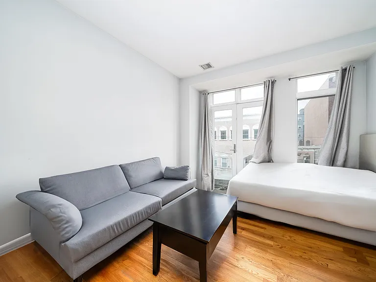 516 Monroe St #1 — Photo 4