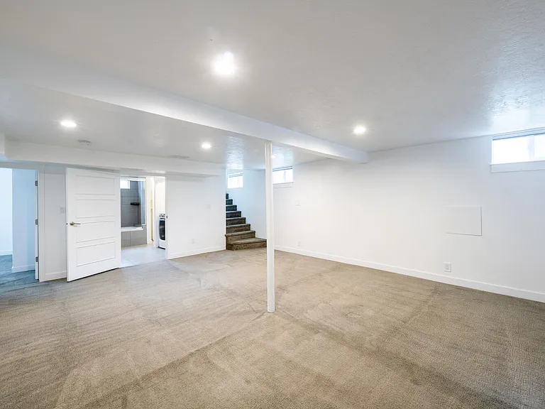 2880 S 1400 E — Photo 13