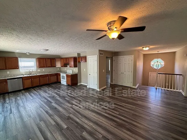 1024 Golfview Dr — Photo 7