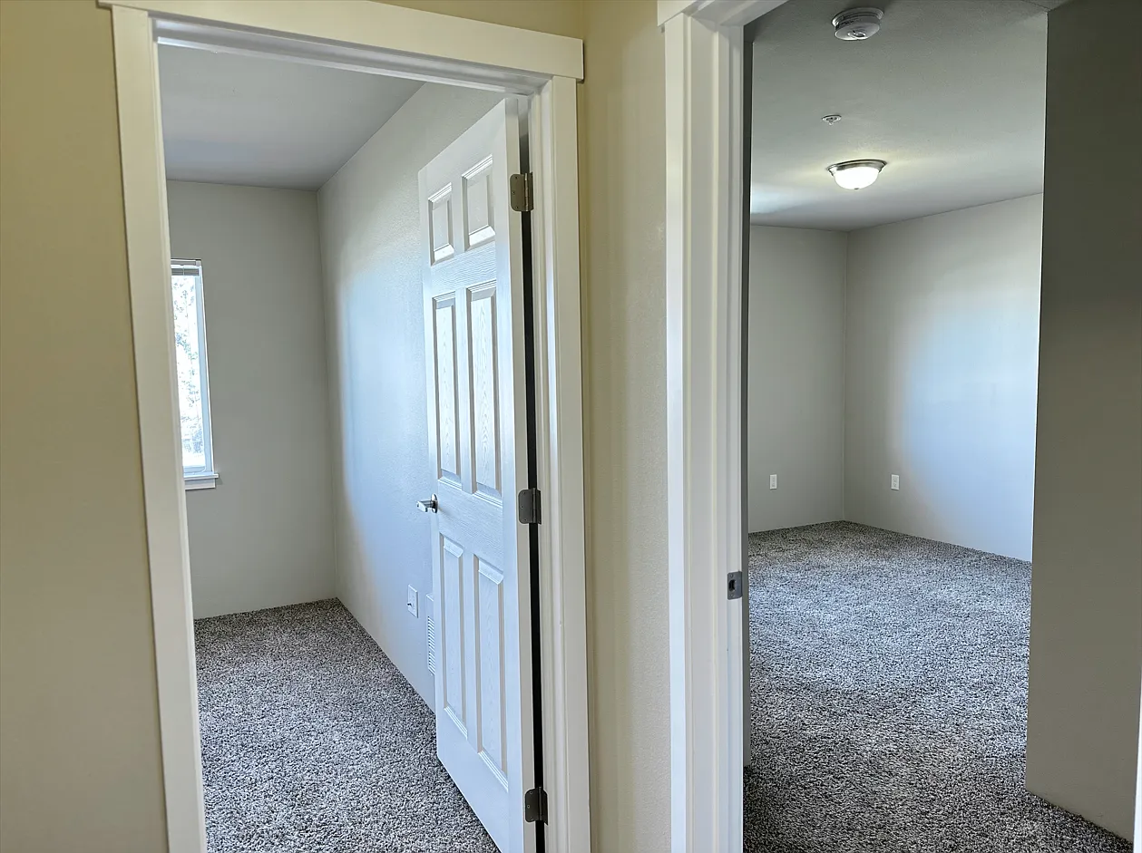 2 bed, 916 sqft, $1,440 — Photo 2