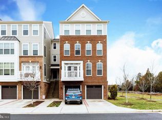 25233 Orchard View Ter, Chantilly, VA 20152