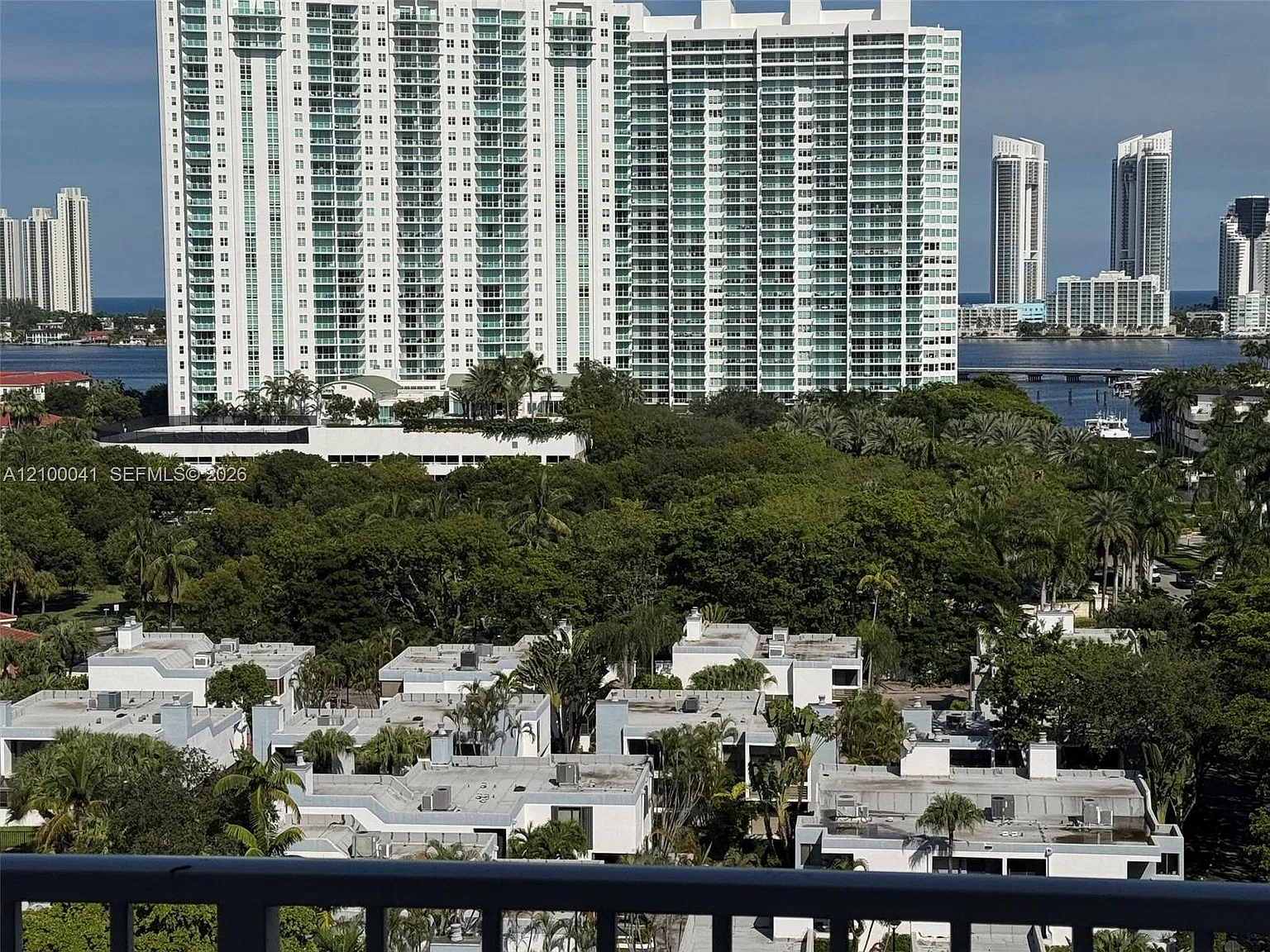Admirals Port Condo West — Photo 4