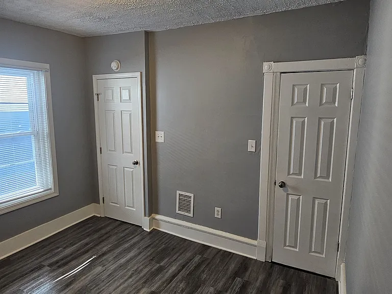 244 W Douglass St — Photo 20