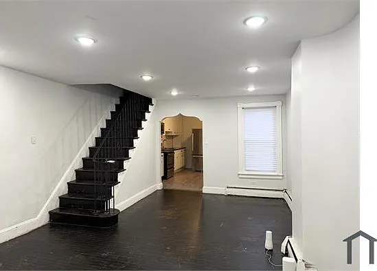 4 bed, 1400 sqft, $1,850 — Photo 2