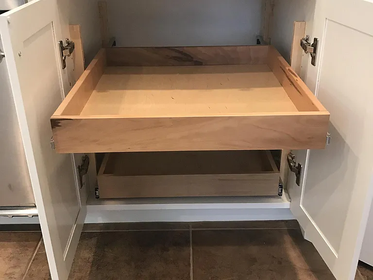 Pull out shelves in kitchen cabinets
