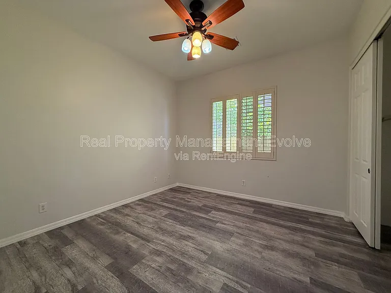 23012 N 38th Pl — Photo 32