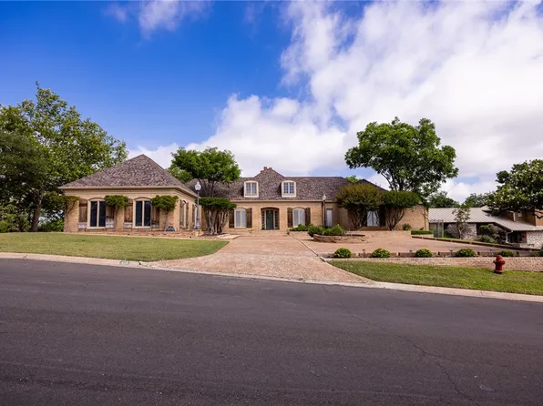 418 N Coronado Dr, Kerrville, TX 78028