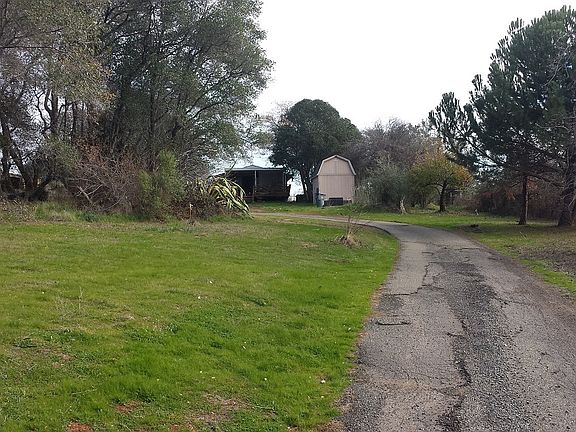 2nd image of 140 Uncle Joes Ln