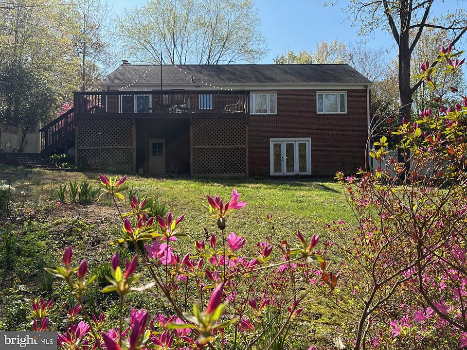 2nd image of 3054 Hazelton St
