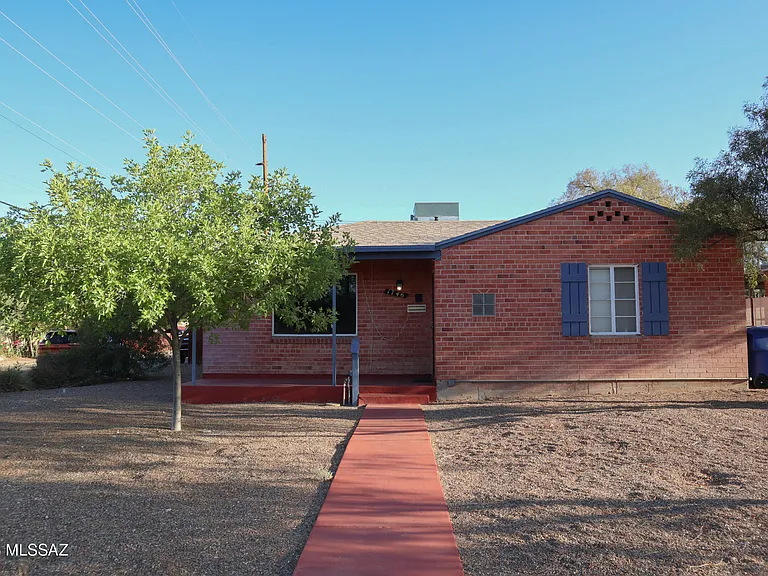 1746 E Copper St — Photo 2