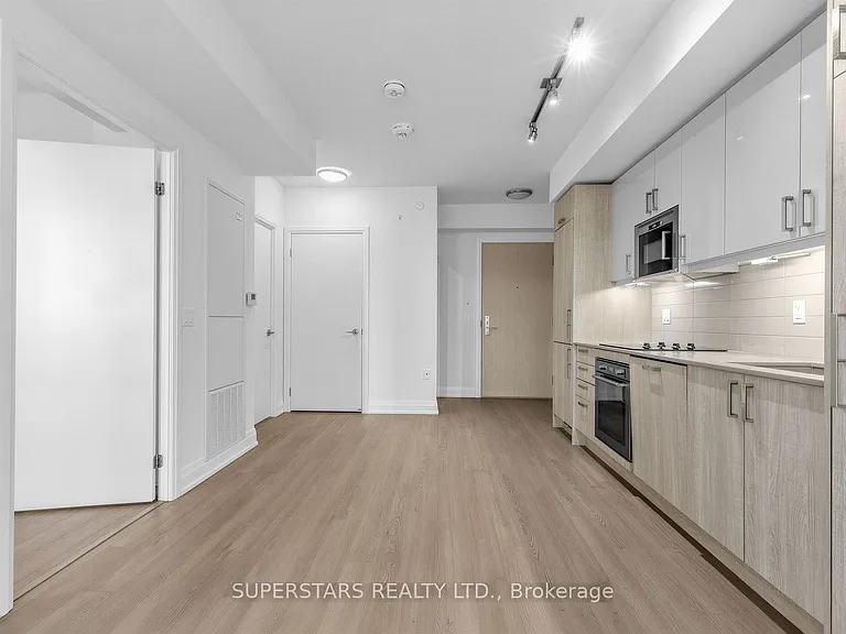 77 Mutual St #611 — Photo 4