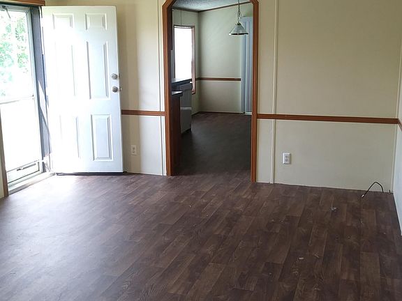 2nd image of 161 Oak Gln