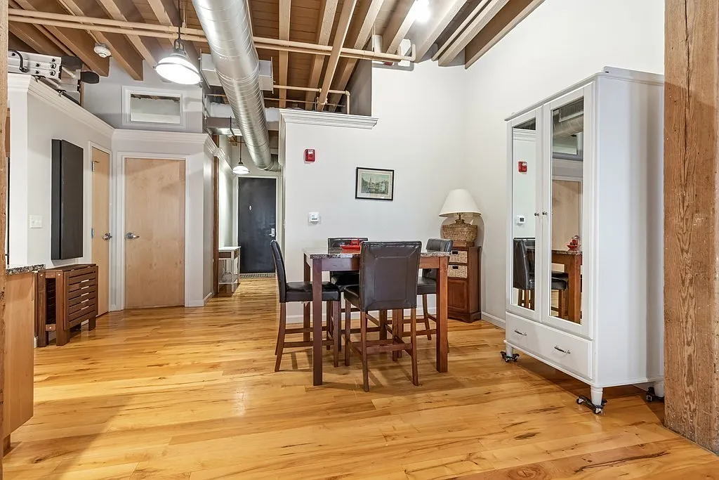 2 bed, 1.0 bath, 1080 sqft, $4,500 — Photo 3