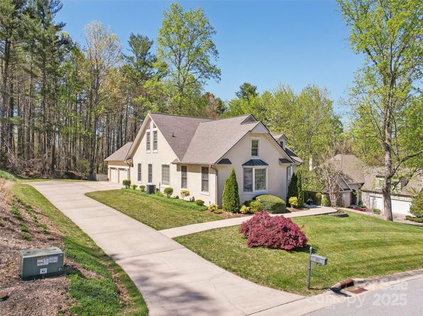 100 Mistletoe Trl, Hendersonville, NC 28791