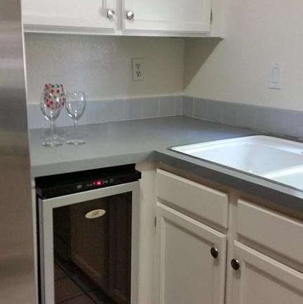 3rd image of 925 N College Ave
