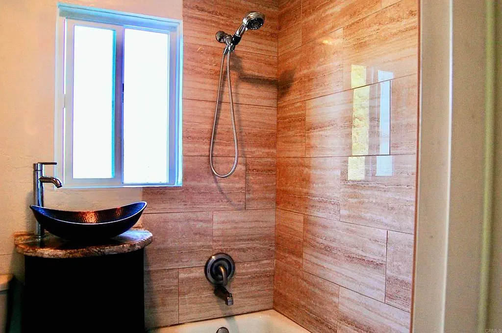 2 bed, 759 sqft, $2,995 — Photo 2