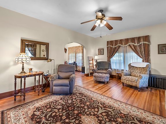 4th image of 209 E Highland Ave