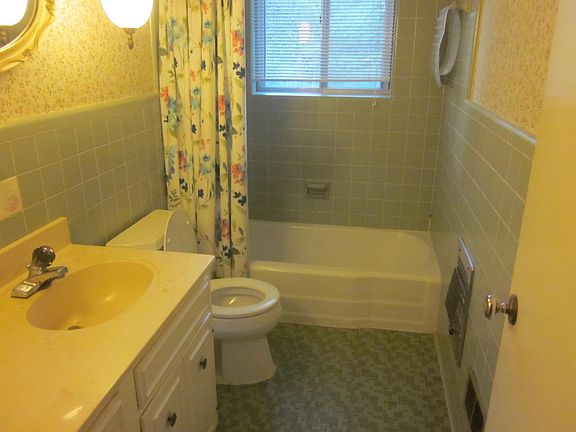 3rd image of 3239 Haywood Ave