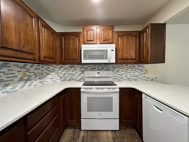3951 Fairway Hills Dr — Photo 9