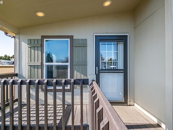 5th image of 830 N Main St