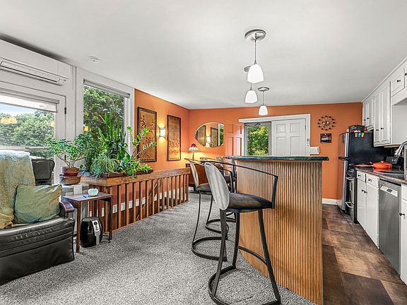 5th image of 33 Stony Brook Rd