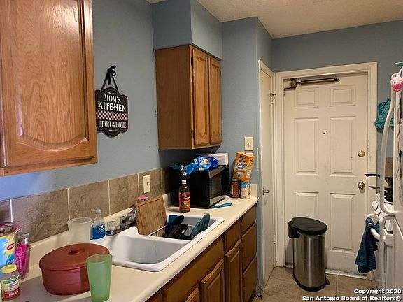 5th image of 915 Green Park St