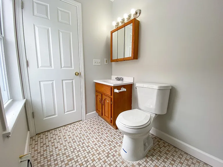 158 Ward St — Photo 9