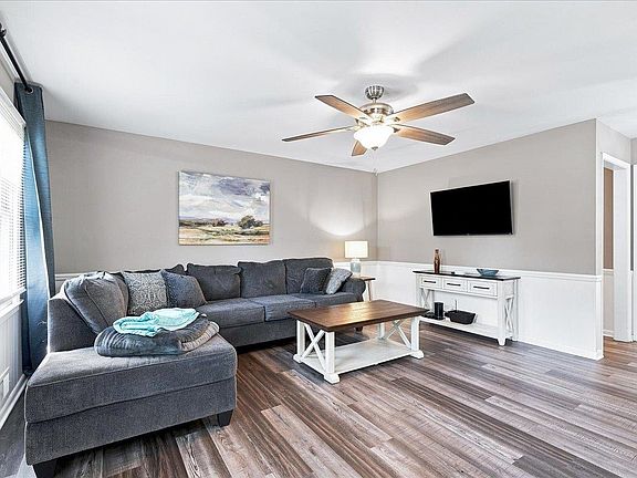 4th image of 37 Wedgefield Dr