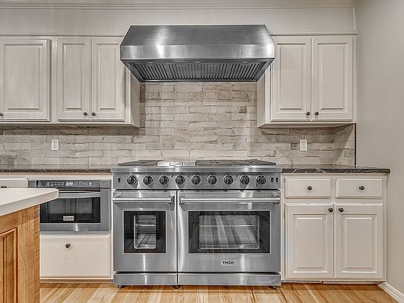 5th image of 1009 Whispering Pines Dr