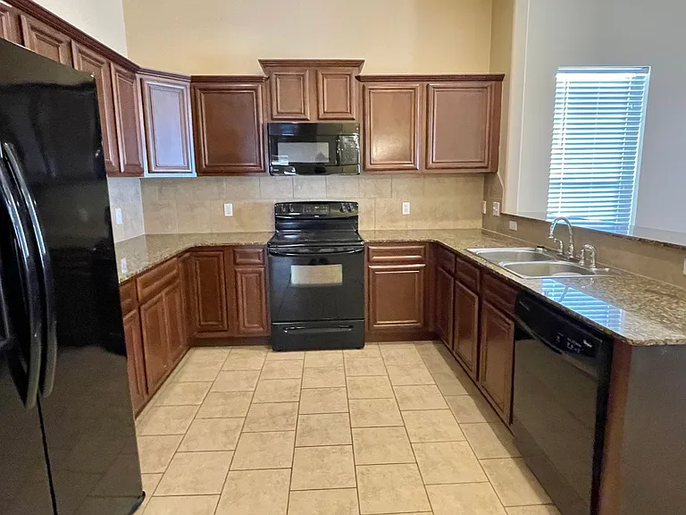 17605 Pond Walk Ct — Photo 5