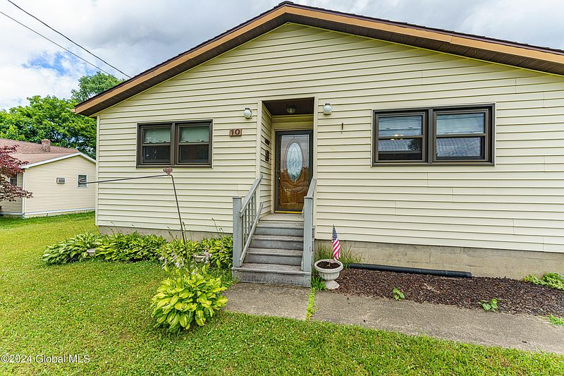 4th image of 10 Weaver Avenue
