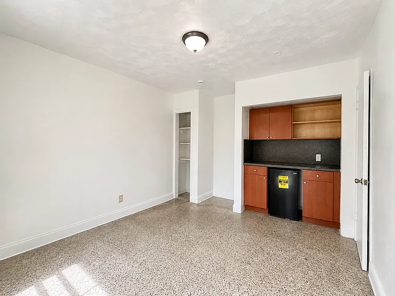 2711 Lincoln St #18 — Photo 2