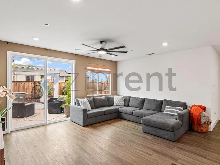 5996 Markham Dr — Photo 6