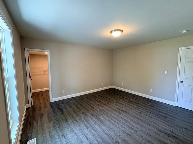 401 Franklin Ave — Photo 11