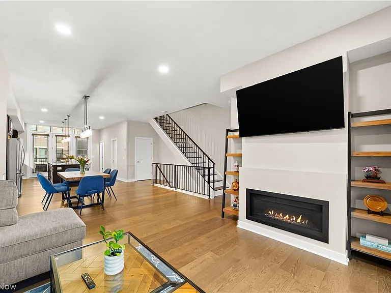 11202 N Park Pl — Photo 11