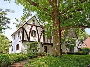 8 Far Hills Dr, Cincinnati, OH