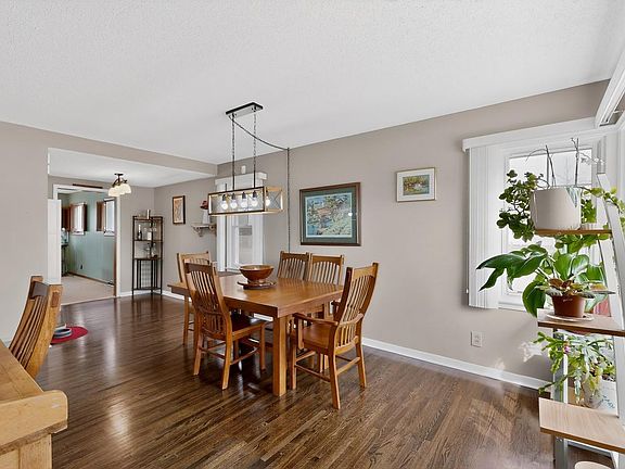 3rd image of 1413 10th Ave NE