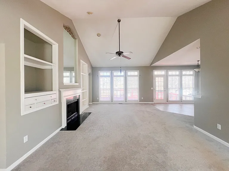 206 Hyde Park Ln — Photo 6