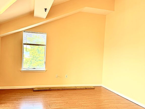 4th image of 1416 Outlook Ave #3