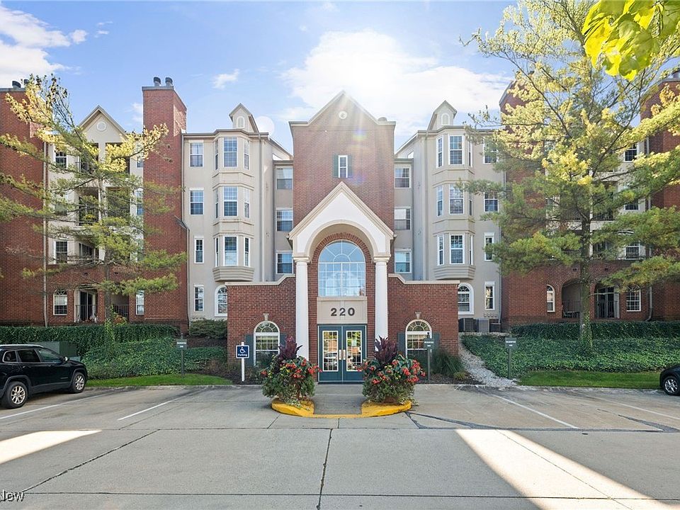 1st image of 220 Fox Hollow Dr APT 301