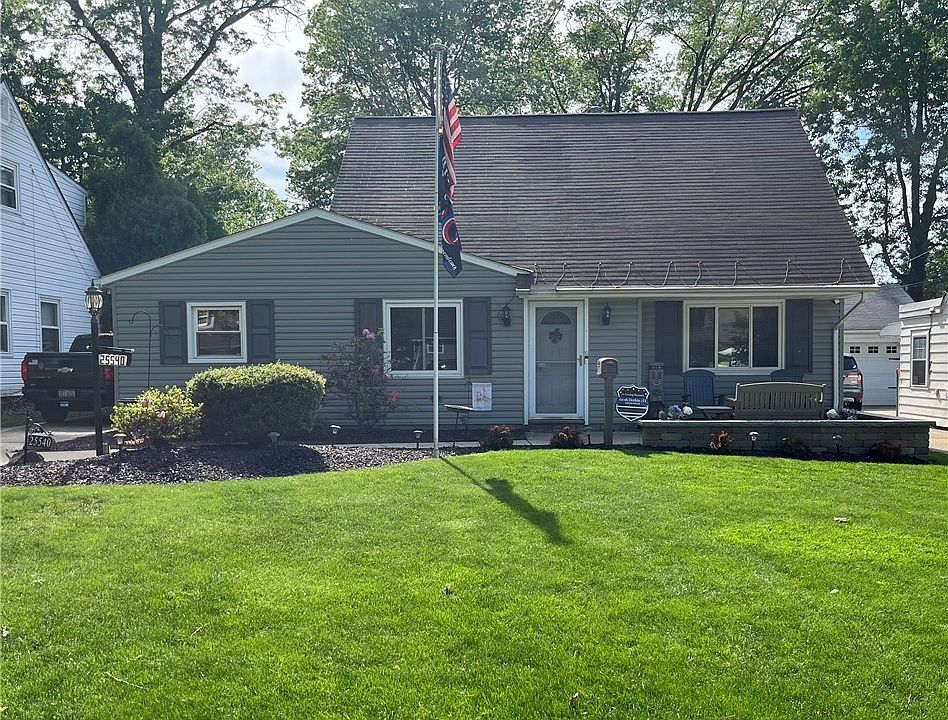 1st image of 25540 Chatworth Dr