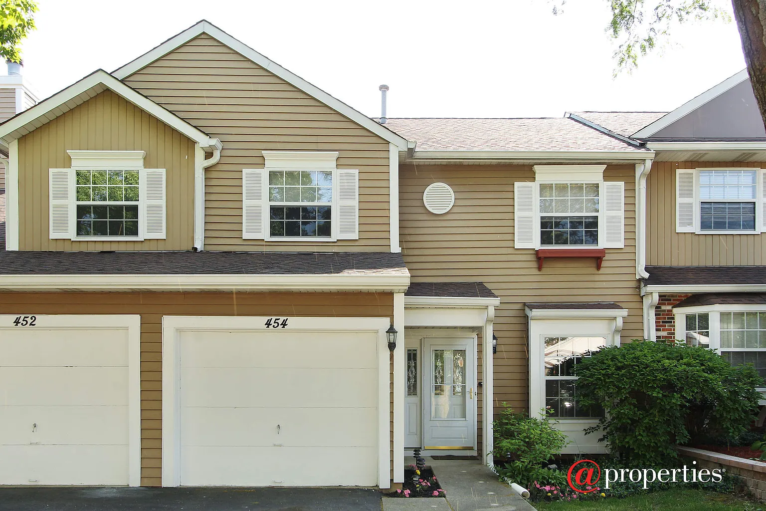 454 Ascot Ln photo 1