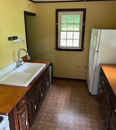 5th image of 49 Woodland Cir S