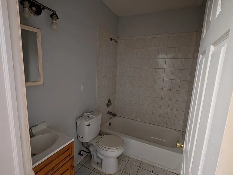 223 Hawthorne Ave #3B — Photo 5