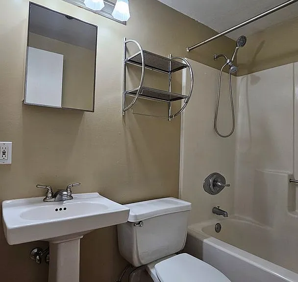 Kensington Tower Apartments — Photo 21